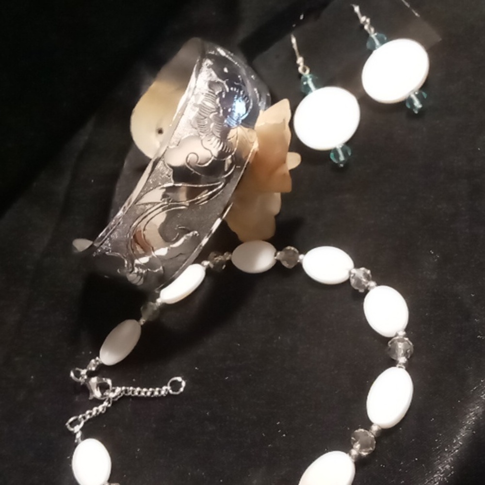 Anklet earrings & cuff bracelet anklet 10+2 in long mother of pearl .
